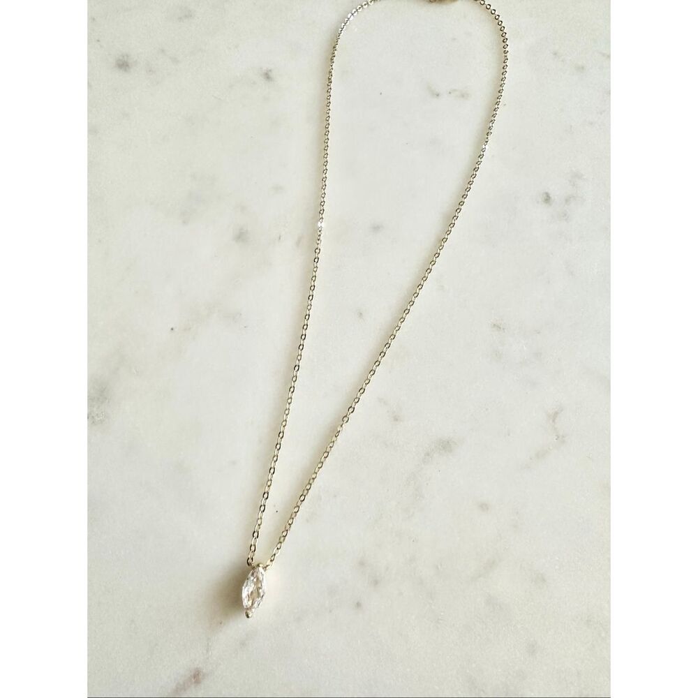Elegant Gold Necklace with Crystal Pendant